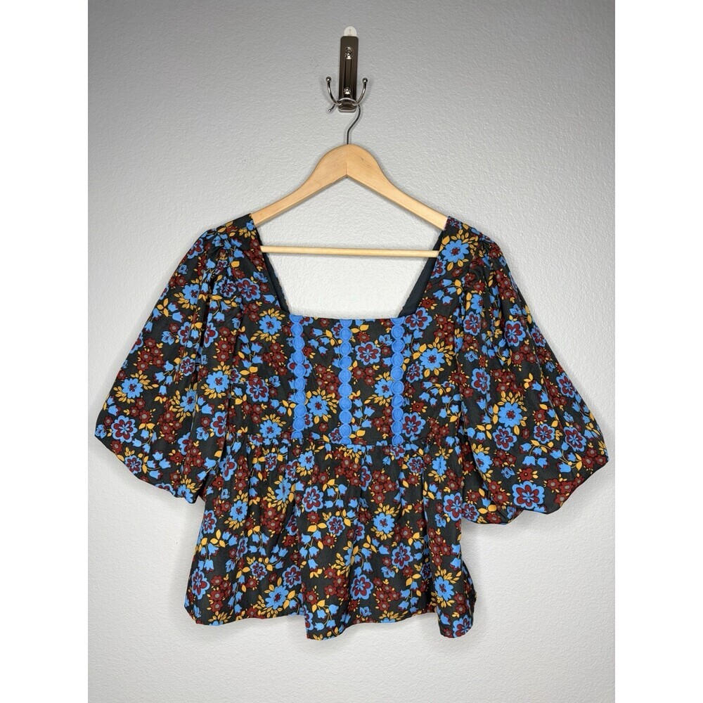 Entro Women's SMALL Floral Blouse Sweetheart Neck Whimsy Cutesy Short Sleeve
